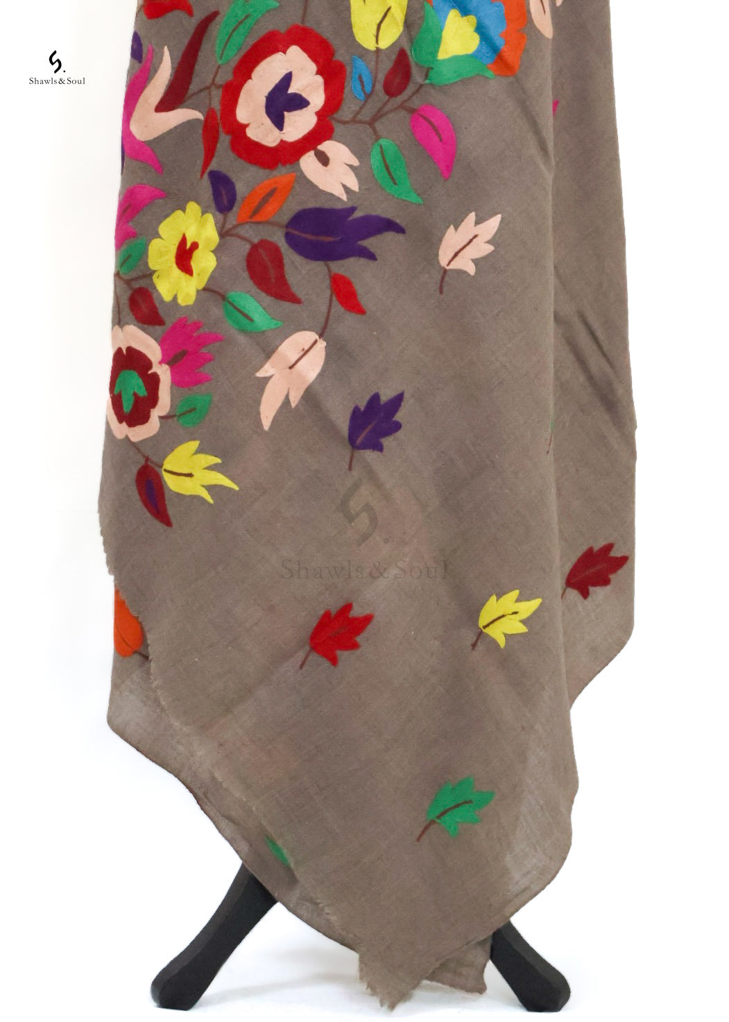 Aari Floral C