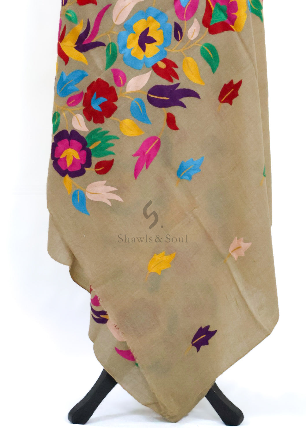 Aari Floral E