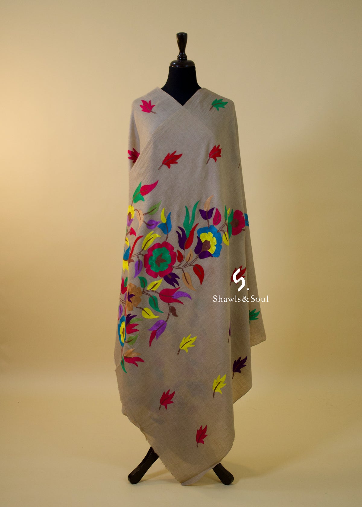 Aari Floral C