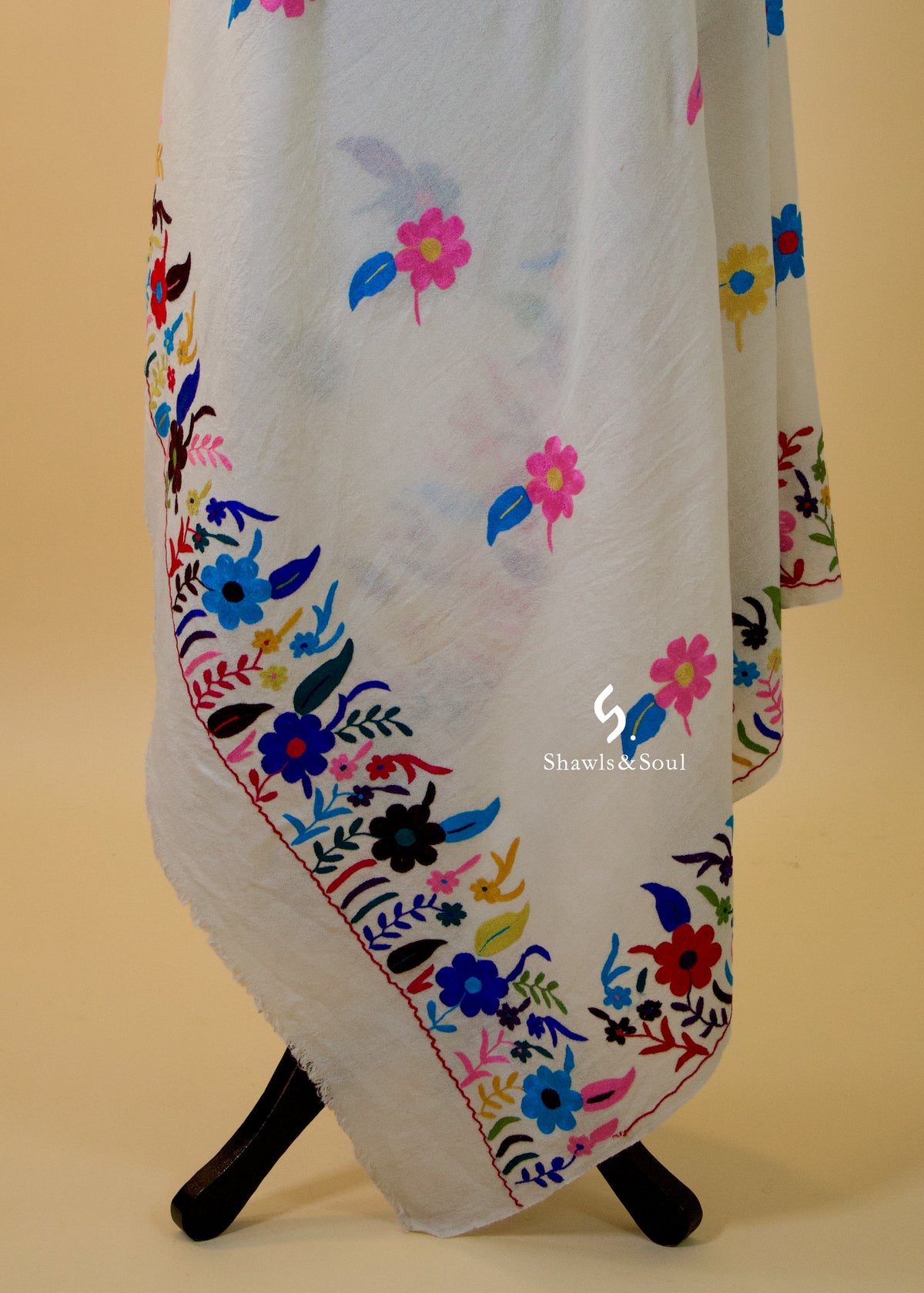 Aakash Shawl D