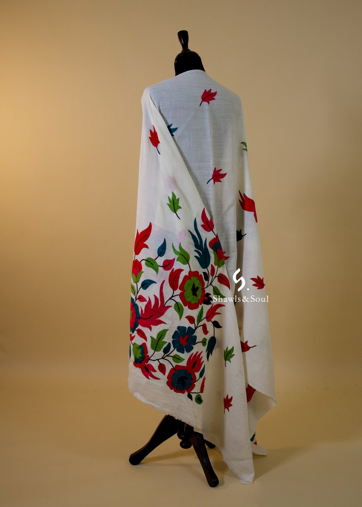 Aari Floral White