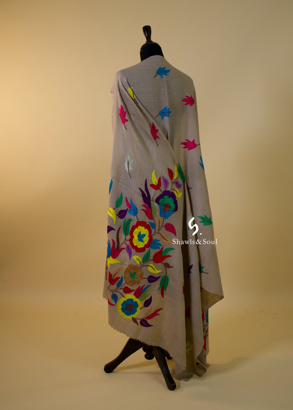 Aari Floral C